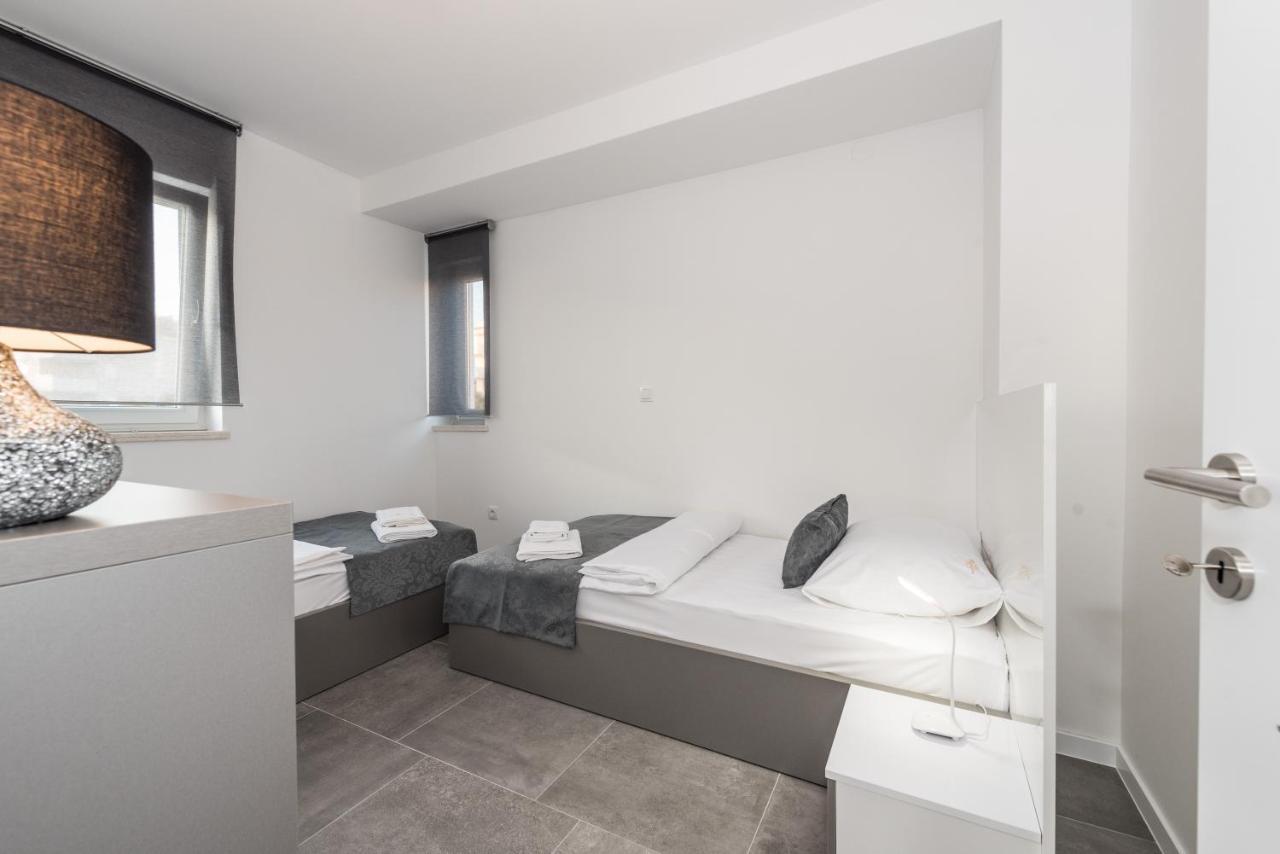 Villa Magnifica Apartments With Pool Novalja Luaran gambar