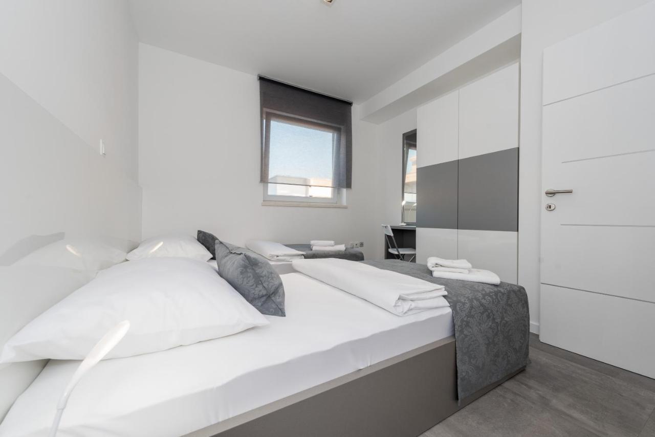 Villa Magnifica Apartments With Pool Novalja Luaran gambar