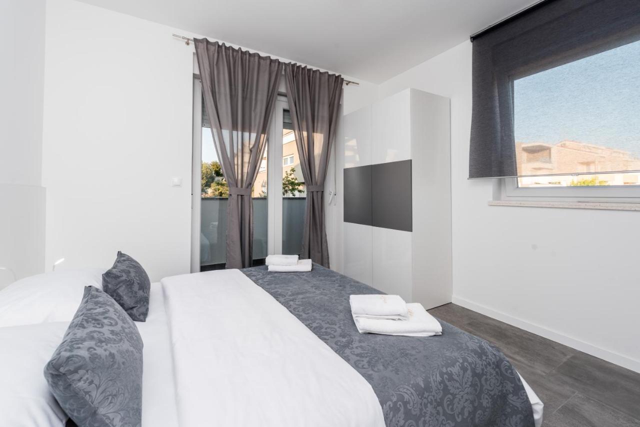 Villa Magnifica Apartments With Pool Novalja Luaran gambar