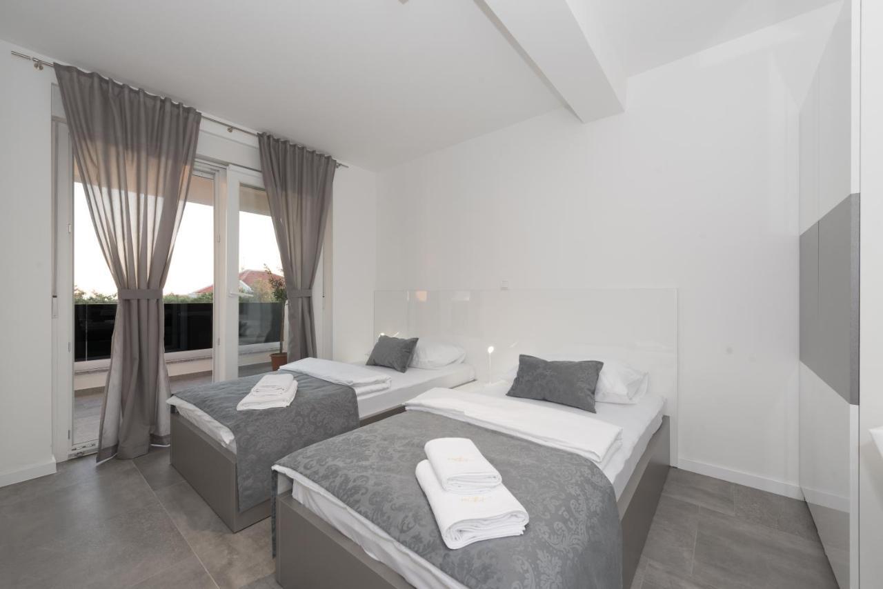 Villa Magnifica Apartments With Pool Novalja Luaran gambar